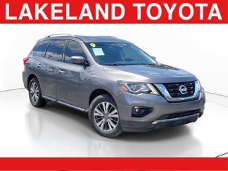 Used 2019 Nissan Pathfinder SV image 1