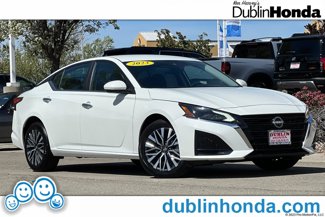 Used 2023 Nissan Altima 2.5 SV image 1