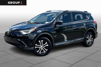 Used 2018 Toyota RAV4 LE image 1