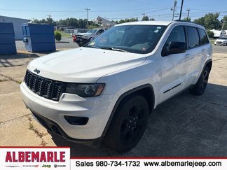 Used 2019 Jeep Grand Cherokee Laredo image 1