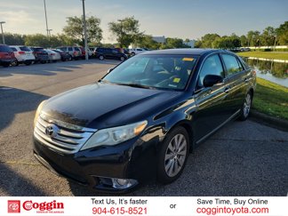 Used 2011 Toyota Avalon Limited image 1