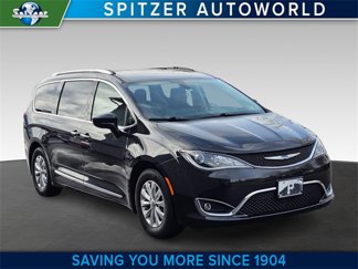 Used 2018 Chrysler Pacifica Touring-L image 1