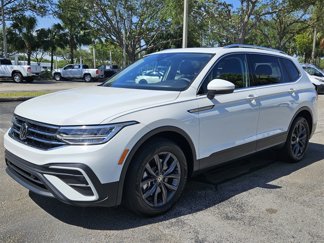Used 2022 Volkswagen Tiguan SE w/ Panoramic Sunroof Package image 1