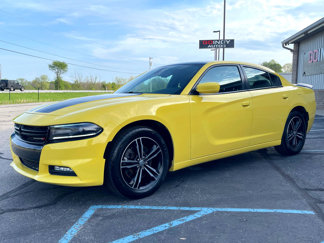Used 2017 Dodge Charger SXT image 1