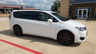 Used 2019 Chrysler Pacifica Limited image 1