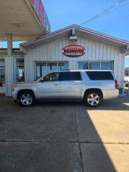Used 2016 Chevrolet Suburban LT image 1
