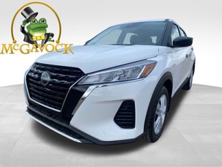 New 2025 Nissan Kicks Play S image 1