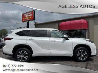 Used 2023 Toyota Highlander XLE image 1