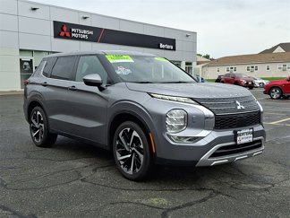 Used 2022 Mitsubishi Outlander SE image 1
