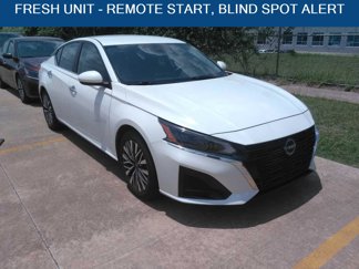 Used 2023 Nissan Altima 2.5 SV image 1