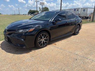 Used 2023 Toyota Camry SE image 1