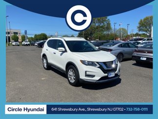 Used 2017 Nissan Rogue SV image 1