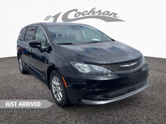 Used 2023 Chrysler Voyager LX image 1