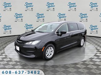 Used 2022 Chrysler Voyager LX image 1