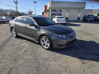 Used 2016 Ford Taurus SE image 1
