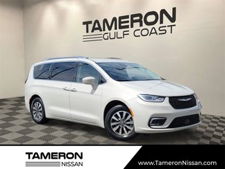 Used 2021 Chrysler Pacifica Touring-L image 1