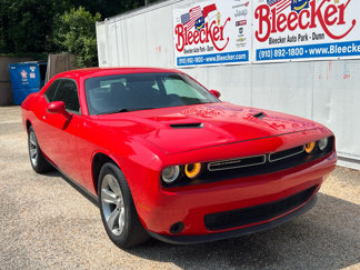 Used 2019 Dodge Challenger SXT image 1
