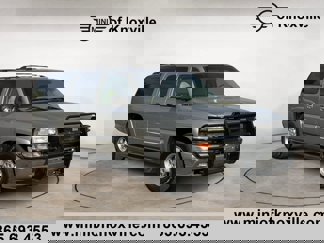 Used 2002 Chevrolet Suburban LT image 1