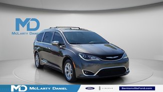 Used 2019 Chrysler Pacifica Limited image 1