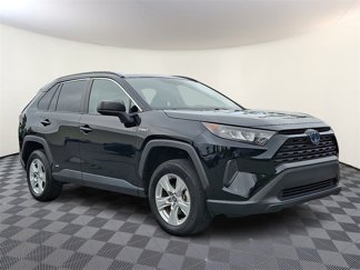 Used 2020 Toyota RAV4 LE image 1