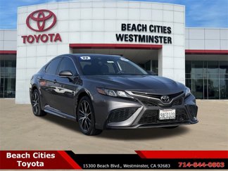Used 2022 Toyota Camry SE image 1