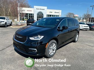New 2025 Chrysler Pacifica Select image 1