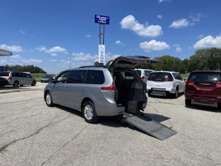 Used 2014 Toyota Sienna XLE image 1