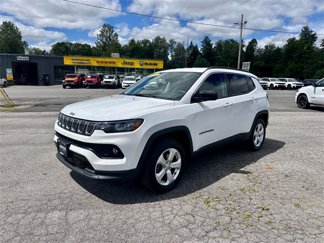 Used 2022 Jeep Compass Latitude image 1
