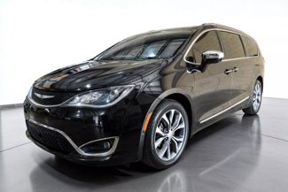 Used 2017 Chrysler Pacifica Limited image 1