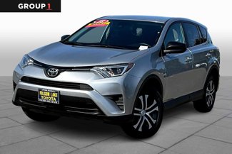 Used 2018 Toyota RAV4 LE image 1