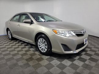 Used 2014 Toyota Camry LE image 1