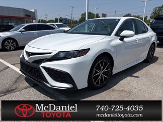 Used 2023 Toyota Camry SE image 1