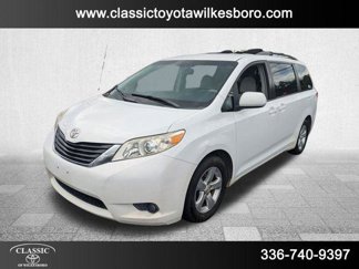 Used 2014 Toyota Sienna LE image 1