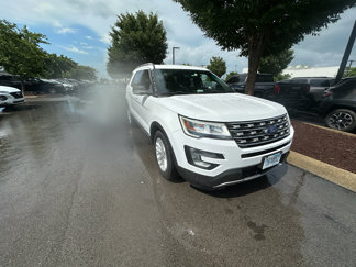 Used 2017 Ford Explorer XLT image 1
