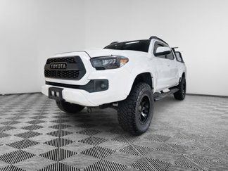 Used 2017 Toyota Tacoma SR5 image 1