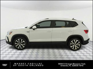 Used 2024 Volkswagen Taos SE image 1