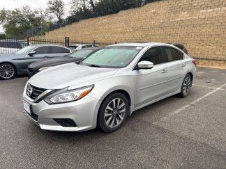 Used 2017 Nissan Altima 2.5 SV w/ Convenience Package image 1