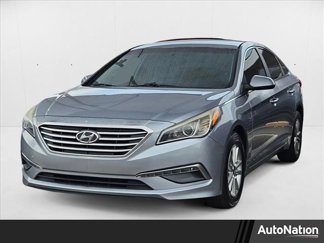 Used 2015 Hyundai Sonata SE image 1