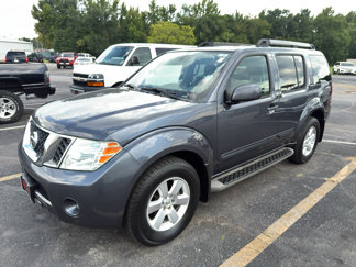 Used 2011 Nissan Pathfinder SV image 1