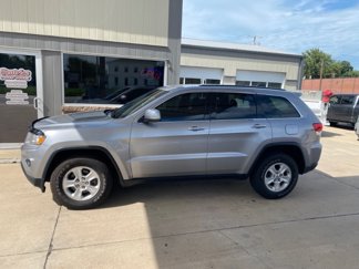 Used 2015 Jeep Grand Cherokee Laredo image 1