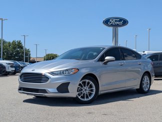 Used 2020 Ford Fusion SE image 1
