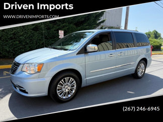 Used 2013 Chrysler Town & Country Touring-L w/ Entertainment Group #2 image 1