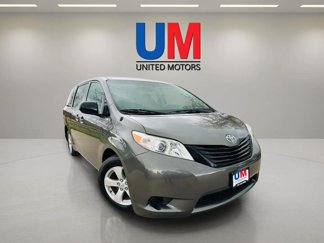 Used 2011 Toyota Sienna CE image 1