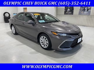 Used 2022 Toyota Camry LE image 1