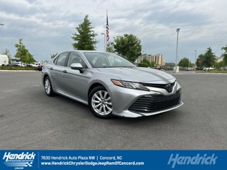 Used 2020 Toyota Camry LE image 1