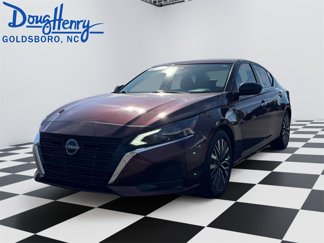 Used 2024 Nissan Altima 2.5 SV image 1