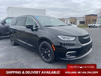 New 2025 Chrysler Pacifica Select image 1