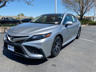 Used 2022 Toyota Camry SE image 1