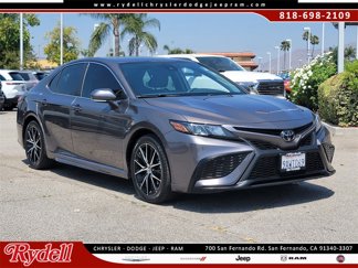 Used 2022 Toyota Camry SE image 1