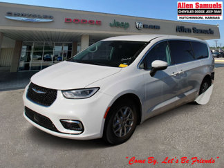Used 2023 Chrysler Pacifica Touring-L image 1